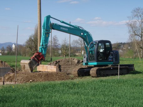 Kobelco-135.JPG